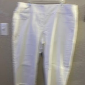 White capris with fringe bottom